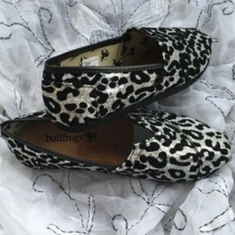 Bullfrogs black and silver slippers 11